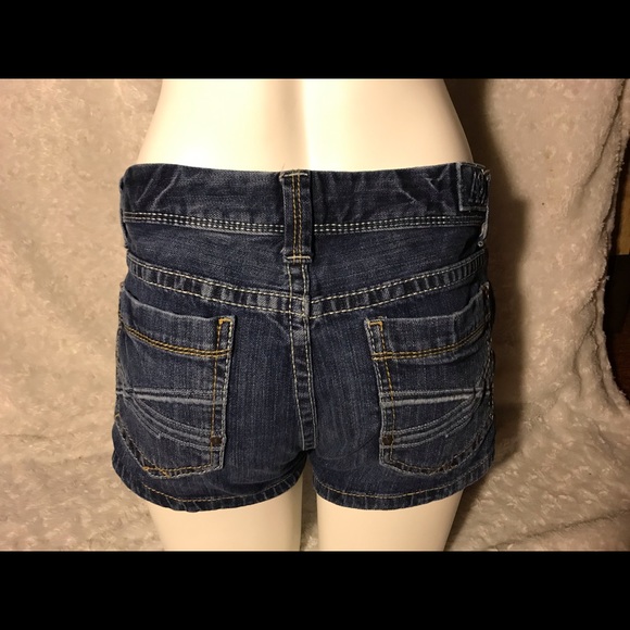 Shorts - Picture 3 of 4